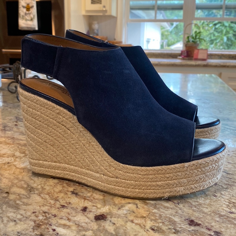 Beautiful navy suede Aerosoles “Hillside” wedges size 9.5